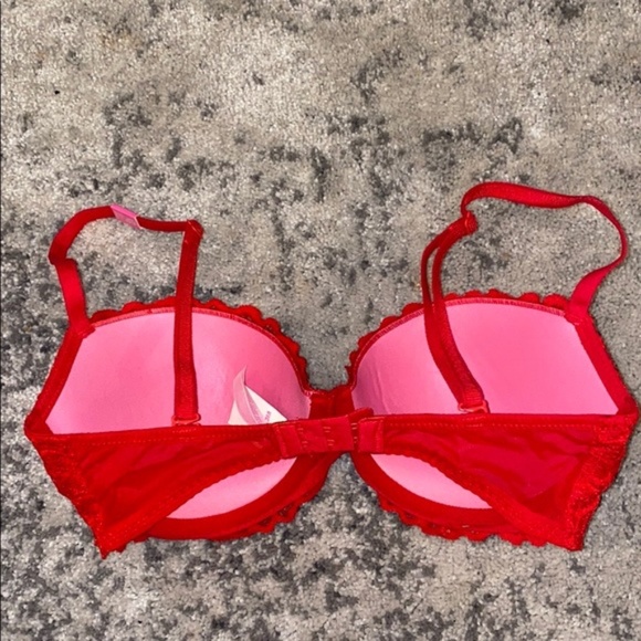 CUTE RED VICTORIA'S SECRET PUSH UP BRA (SIZE 32DD) - Picture 4 of 5